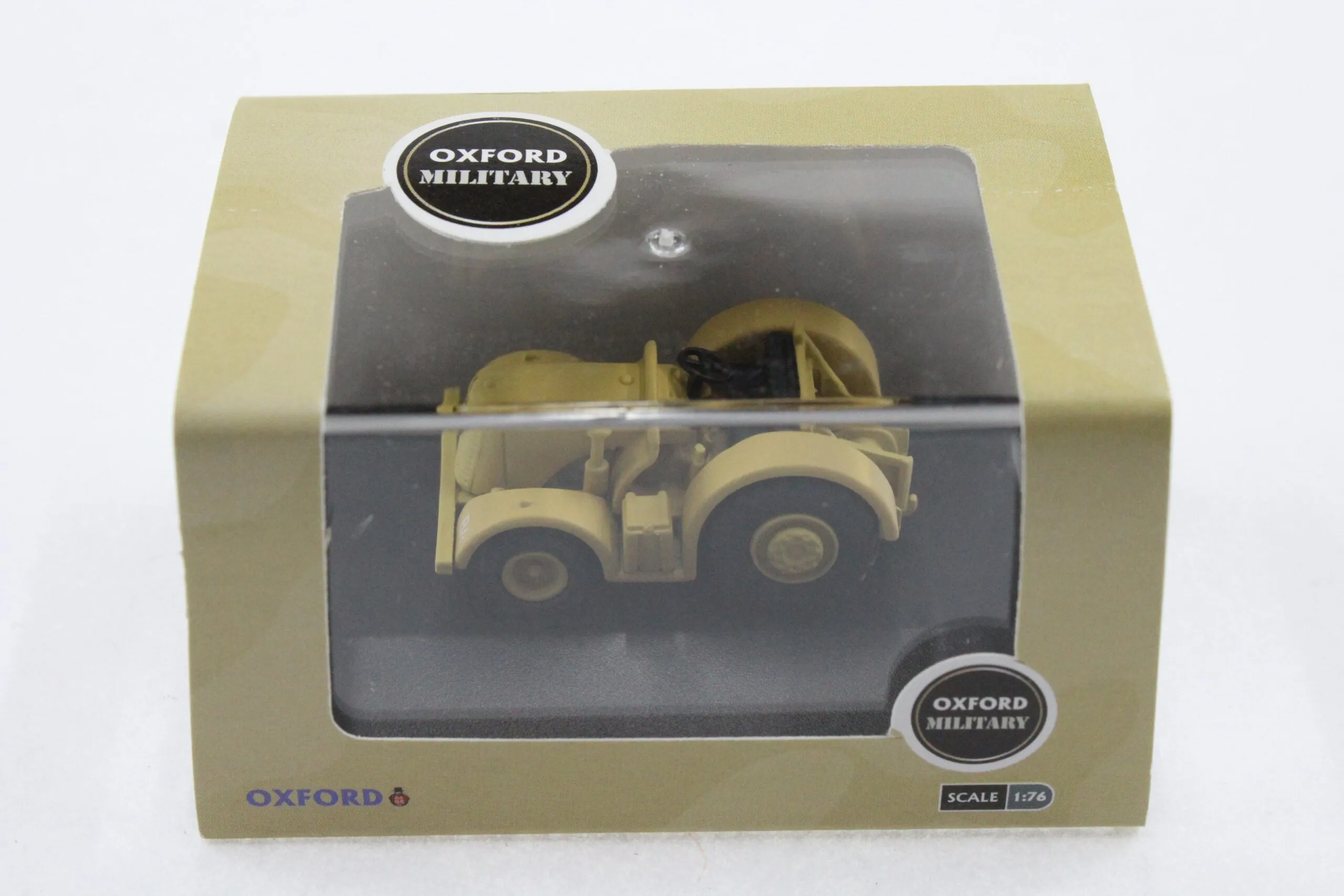 Oxford Diecast David Brown Tractor RAF Middle East - 1:76 Scale